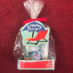 FREE NWT bath and body works gift set
